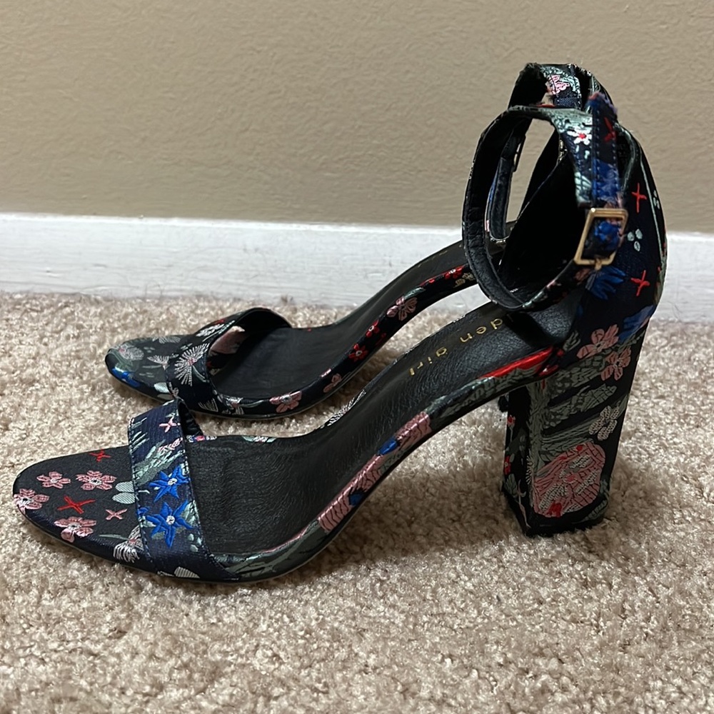 Madden Girl BEELLA Black Floral Bock Heels size 8.5 - Picture 4 of 7